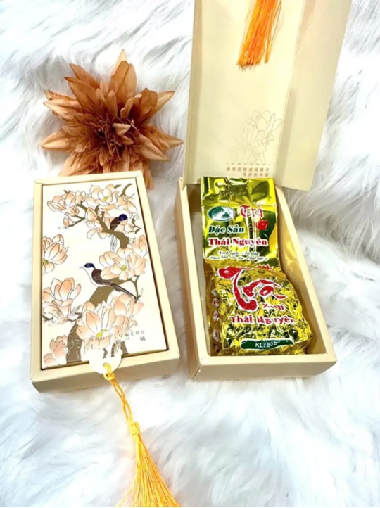 HỘP KÈM 50gr TRÀ XANH GÓI QUÀ TẾT SIÊU SANG