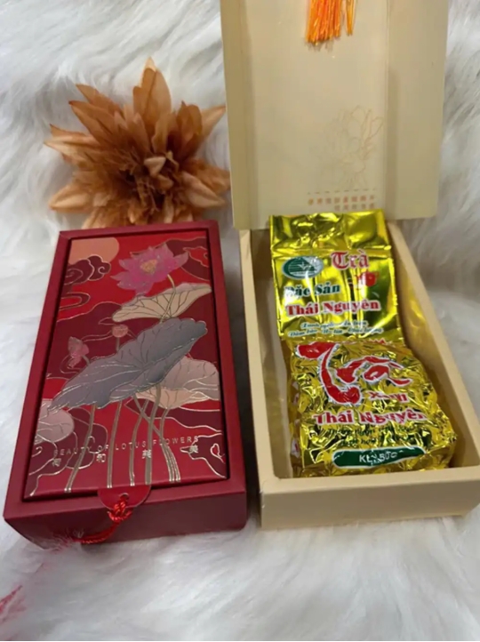 HỘP KÈM 50gr TRÀ XANH GÓI QUÀ TẾT SIÊU SANG