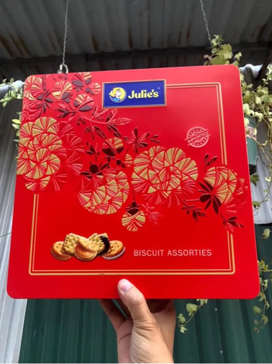 Bánh quy Julie's Assorted Biscuits 360g HT vuông lớn Hộp thiếc hình hoa gói quà Tết 2025 siêu đẹp